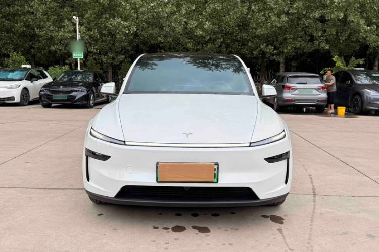 Used Tesla Model Y 2026 Long-Range All-Wheel-Drive Model Exterior 3