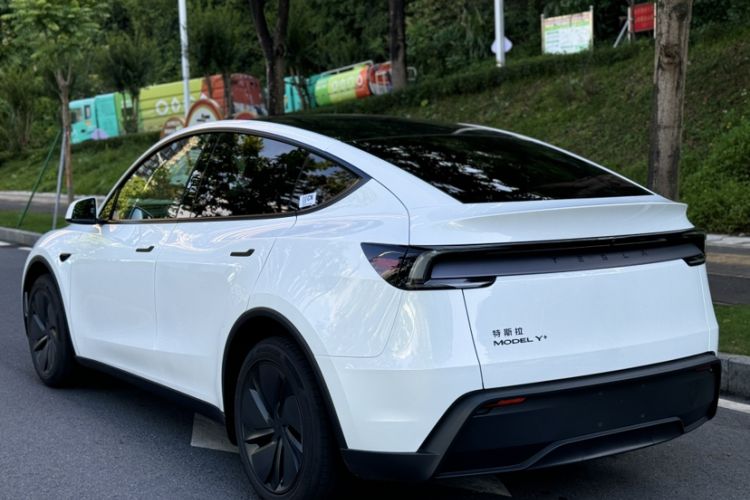 Used Tesla Model Y 2026 Facelifted Long-Range Rear-Drive Model Exterior 4