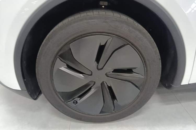 Used Tesla Model Y 2026 Rear-Drive Model Exterior 4