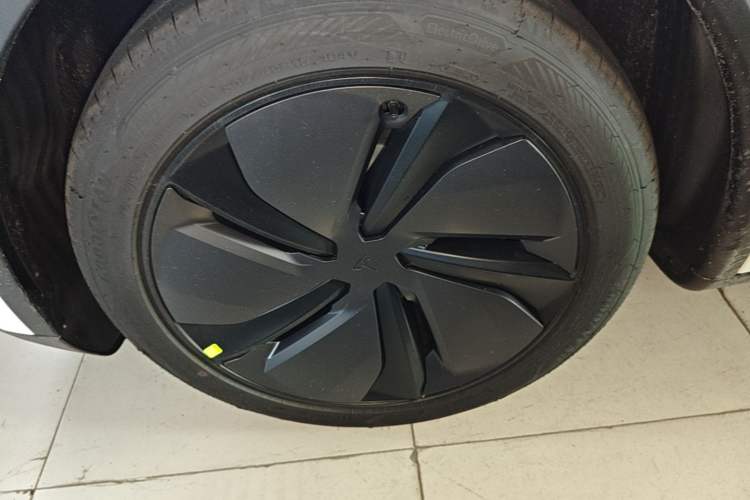 Used Tesla Model Y 2026 Rear-Drive Model Exterior 4