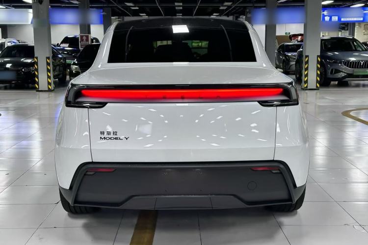 Used Tesla Model Y 2026 Rear-Drive Model Exterior 4