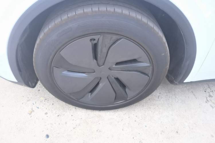 Used Tesla Model Y 2026 Rear-Drive Model Exterior 4