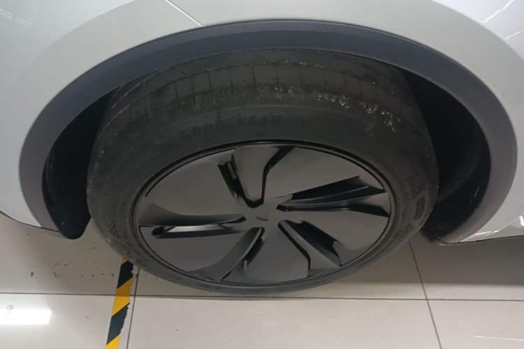 Used Tesla Model Y 2026 Rear-Drive Model Exterior 4