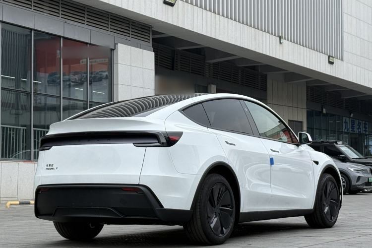 Used Tesla Model Y 2026 Rear-Drive Model Exterior 4