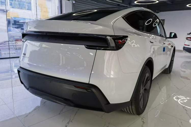 Used Tesla Model Y 2026 Rear-Drive Model Exterior 4