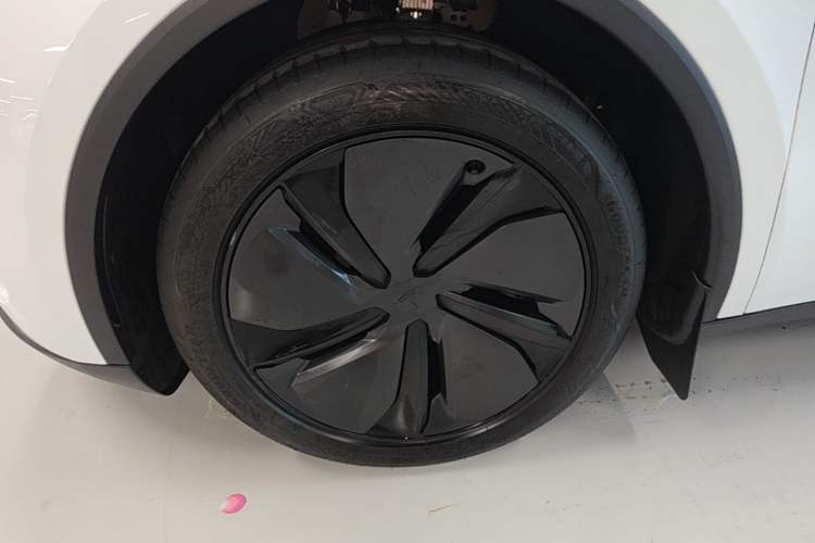 Used Tesla Model Y 2026 Rear-Drive Model Exterior 4