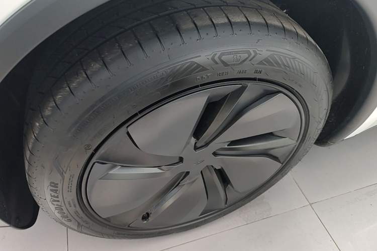 Used Tesla Model Y 2026 Rear-Drive Model Exterior 4