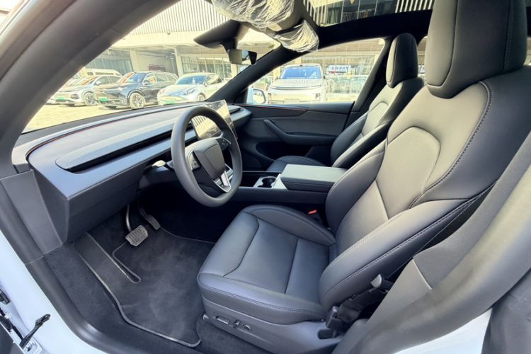 Used Tesla Model Y 2026 Rear-Drive Model Exterior 4