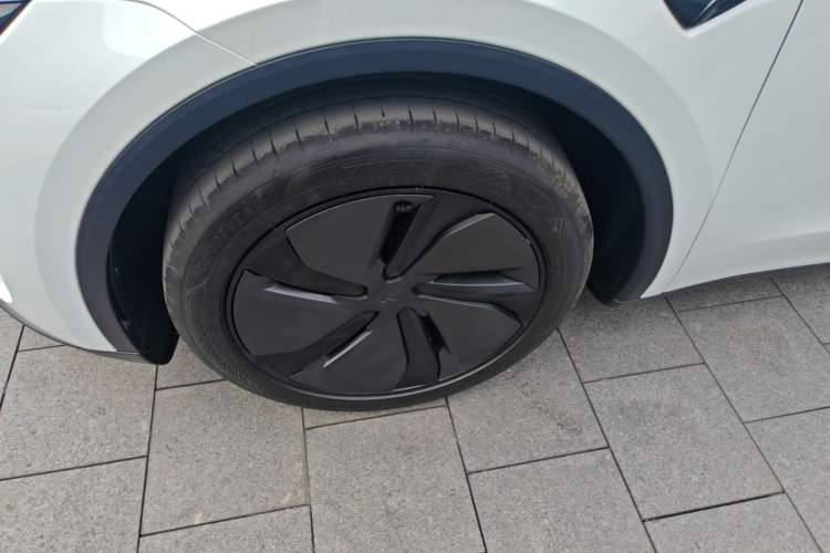 Used Tesla Model Y 2026 Rear-Drive Model Exterior 4