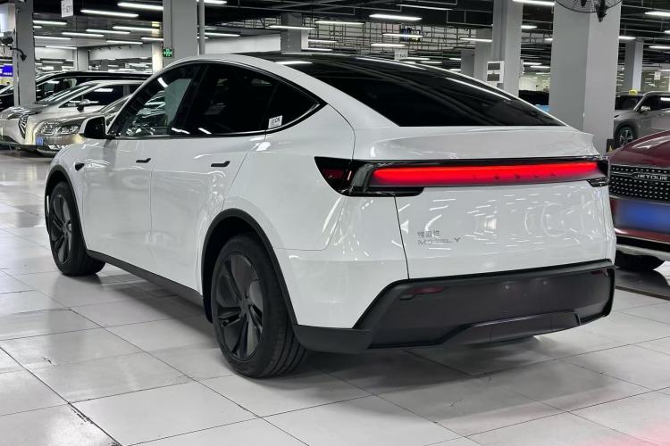 Used Tesla Model Y 2026 Rear-Drive Model Exterior 4