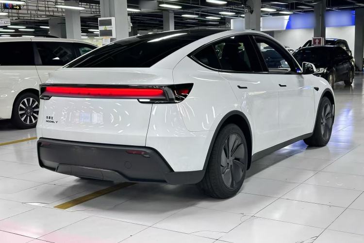 Used Tesla Model Y 2026 Rear-Drive Model Exterior 4