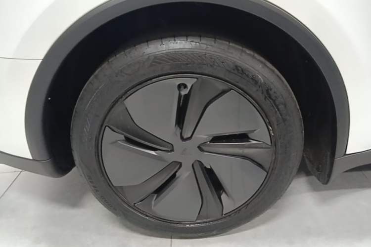 Used Tesla Model Y 2026 Rear-Drive Model Exterior 5
