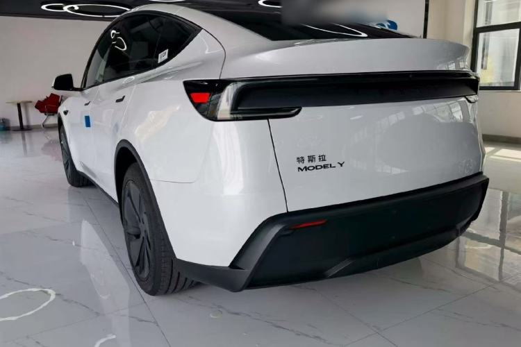 Used Tesla Model Y 2026 Rear-Drive Model Exterior 5