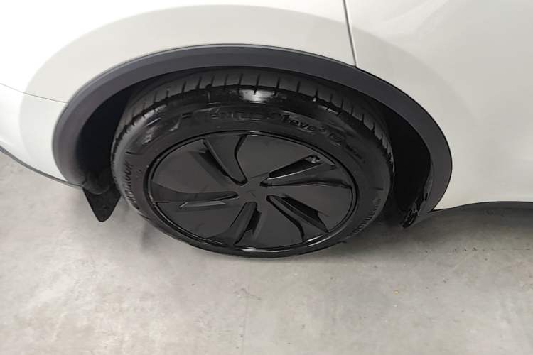 Used Tesla Model Y 2026 Long-Range All-Wheel-Drive Model Exterior 5