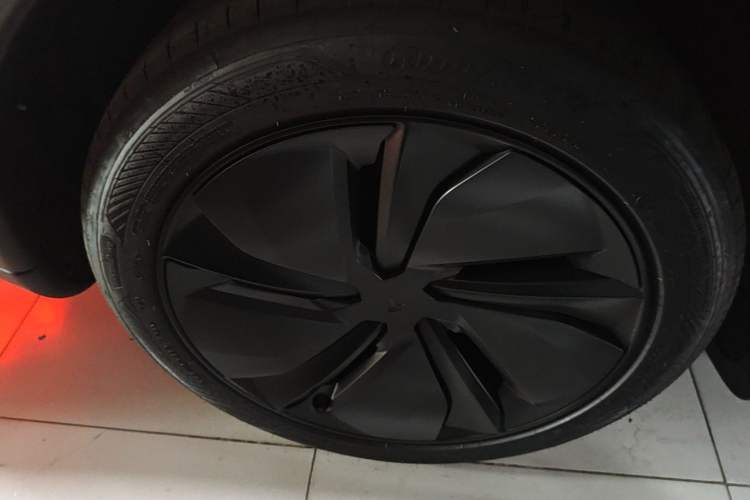 Used Tesla Model Y 2026 Rear-Drive Model Exterior 5