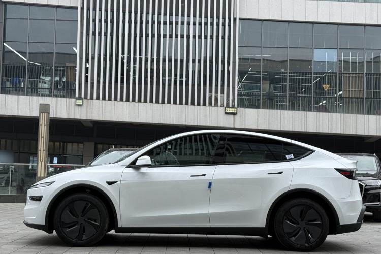 Used Tesla Model Y 2026 Rear-Drive Model Exterior 5