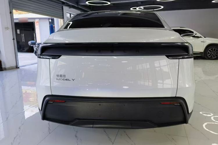 Used Tesla Model Y 2026 Rear-Drive Model Exterior 5