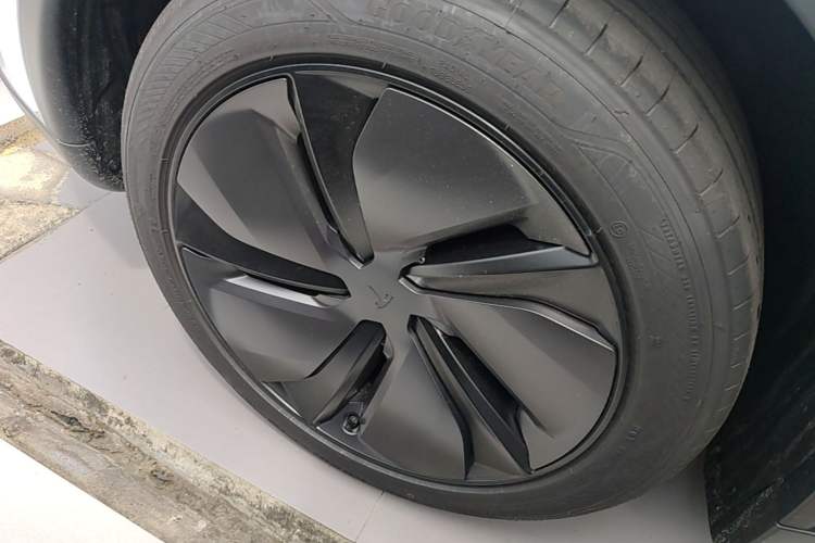 Used Tesla Model Y 2026 Rear-Drive Model Exterior 5