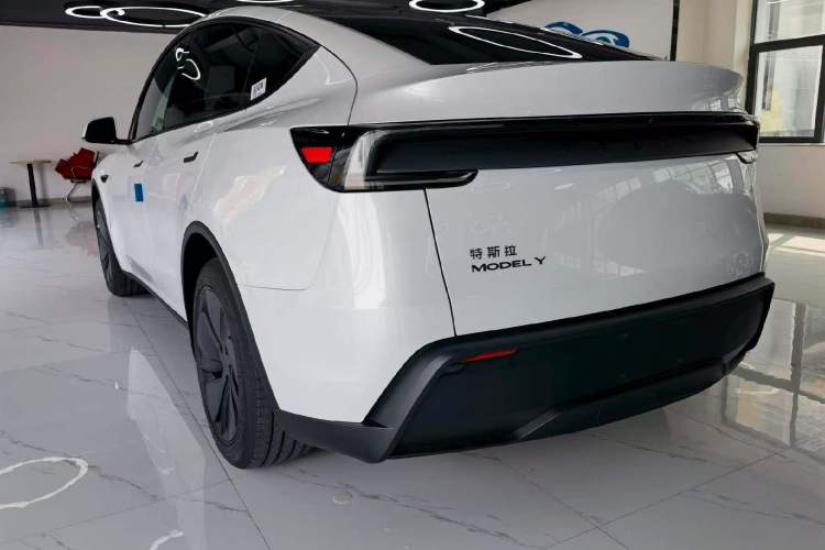Used Tesla Model Y 2026 Rear-Drive Model Exterior 5