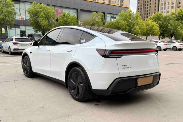 Used Tesla Model Y 2026 Long-Range All-Wheel-Drive Model Exterior 5