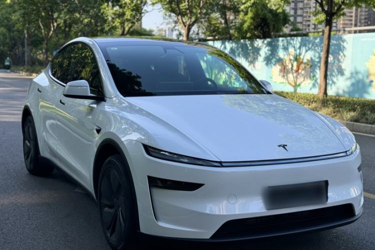 Used Tesla Model Y 2026 Facelifted Long-Range Rear-Drive Model Exterior 6