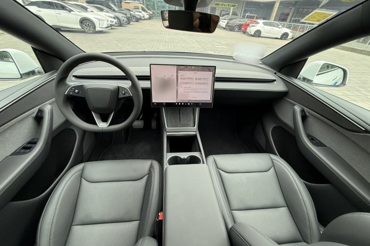 Used Tesla Model Y 2026 Rear-Drive Model Exterior 6