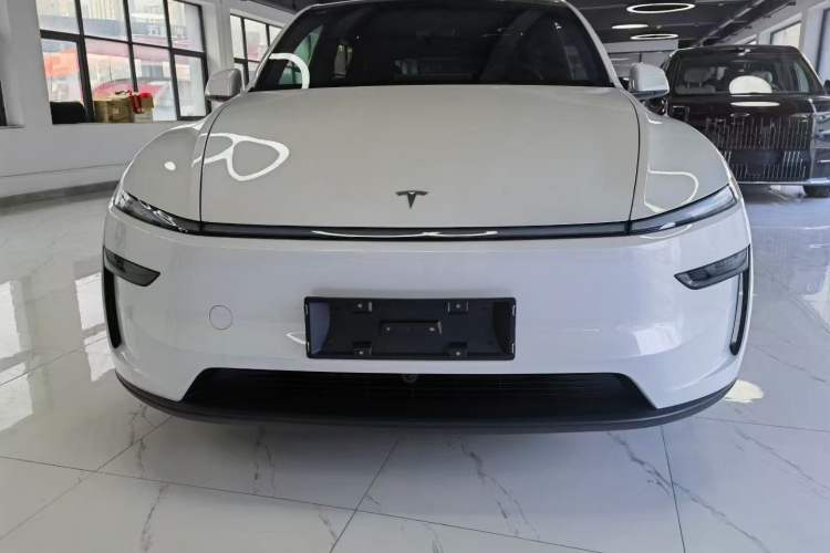 Used Tesla Model Y 2026 Rear-Drive Model Exterior 6