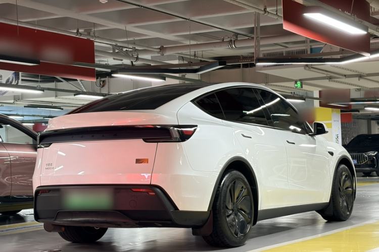 Used Tesla Model Y 2026 Rear-Drive Model Exterior 6