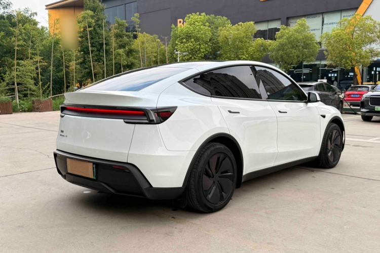 Used Tesla Model Y 2026 Long-Range All-Wheel-Drive Model Exterior 6