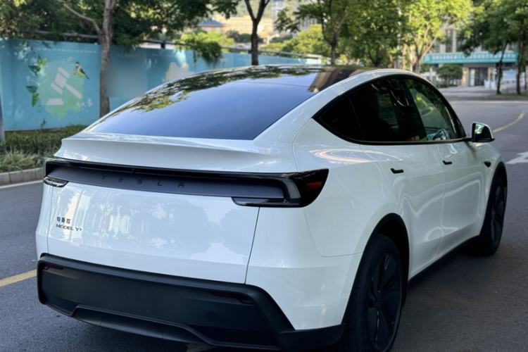 Used Tesla Model Y 2026 Facelifted Long-Range Rear-Drive Model Exterior 7