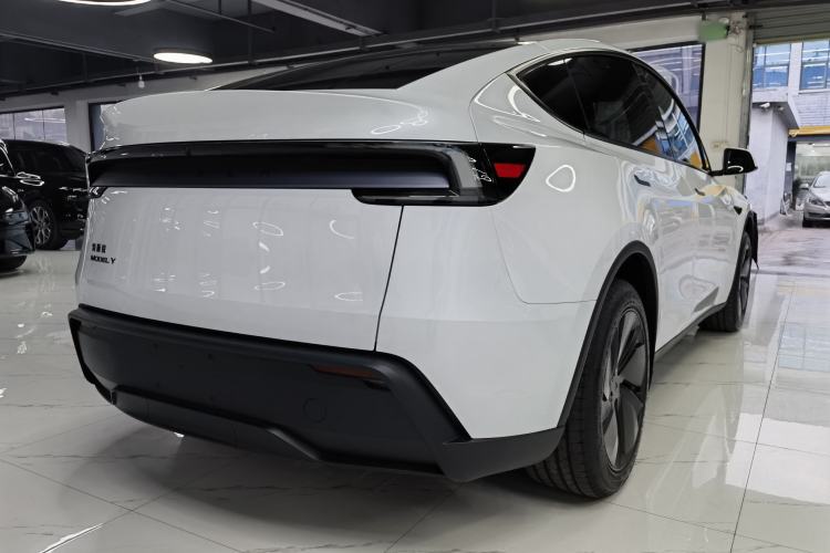 Used Tesla Model Y 2026 Rear-Drive Model Exterior 7