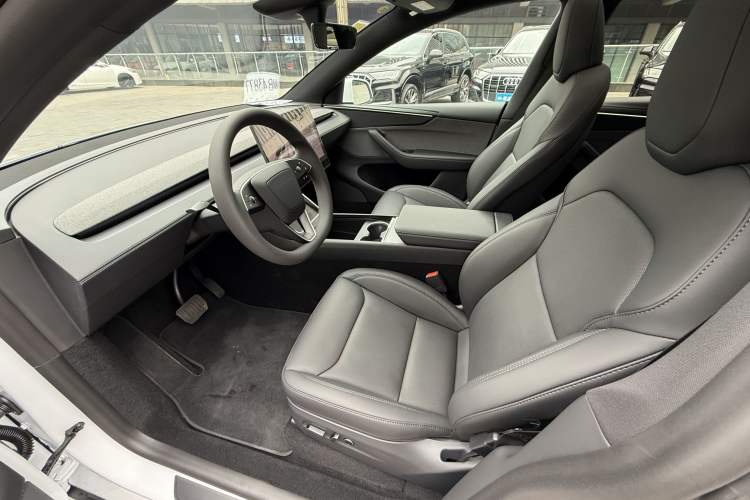 Used Tesla Model Y 2026 Rear-Drive Model Exterior 7