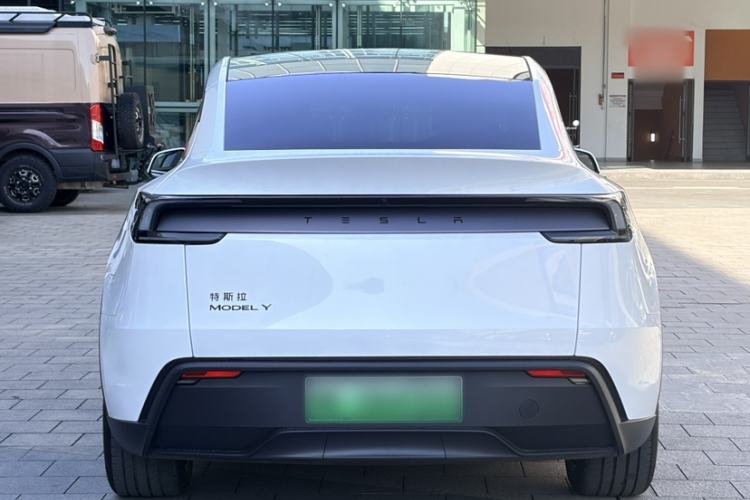 Used Tesla Model Y 2026 Rear-Drive Model Exterior 7
