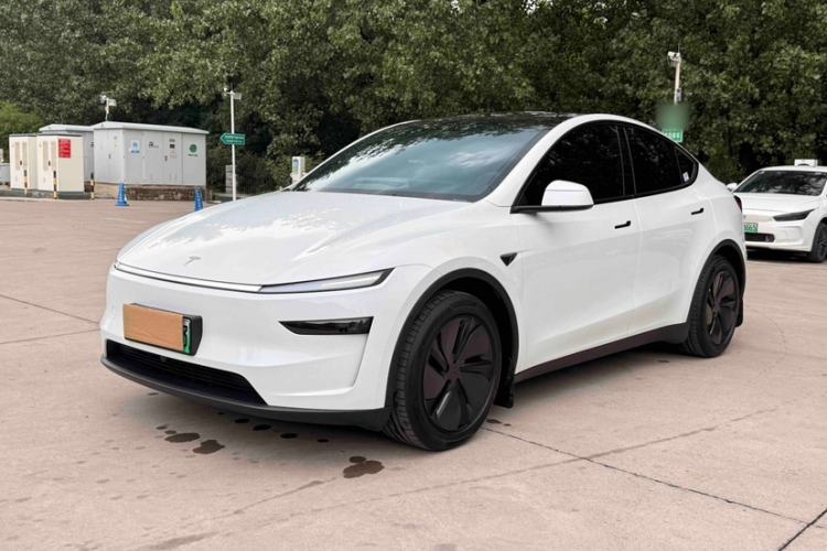 Used Tesla Model Y 2026 Long-Range All-Wheel-Drive Model Exterior 7