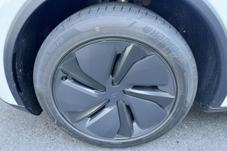 Used Tesla Model Y 2026 Facelifted Long-Range Rear-Drive Model Exterior 8