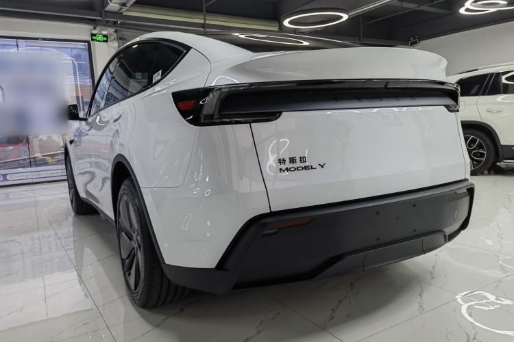 Used Tesla Model Y 2026 Rear-Drive Model Exterior 8