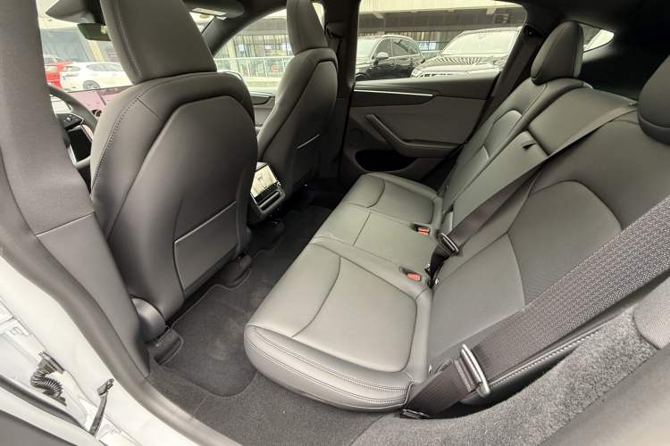 Used Tesla Model Y 2026 Rear-Drive Model Exterior 8