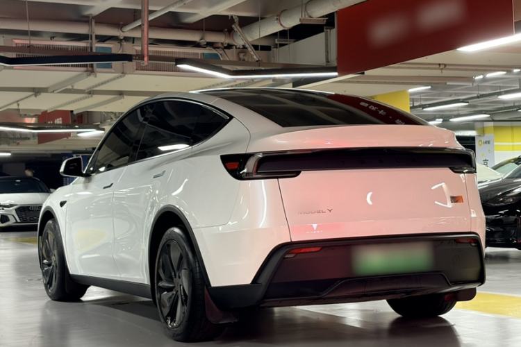 Used Tesla Model Y 2026 Rear-Drive Model Exterior 8