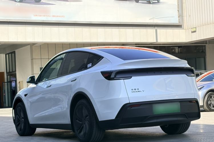 Used Tesla Model Y 2026 Rear-Drive Model Exterior 8
