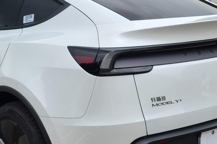 Used Tesla Model Y 2026 Model Long-Range Rear-Wheel-Drive Version Exterior 9