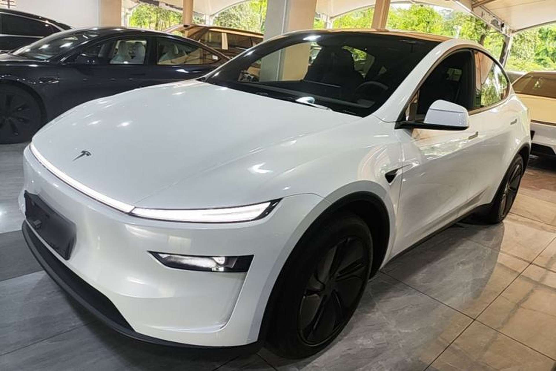Used Tesla Model Y 2026 Rear-Drive Model Front Left 45 Deg