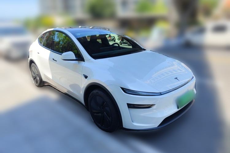 Used Tesla Model Y 2026 Long-Range All-Wheel-Drive Model Front Right 45 Deg
