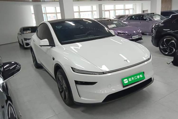 Used Tesla Model Y 2026 Rear-Drive Model Front Right 45 Deg