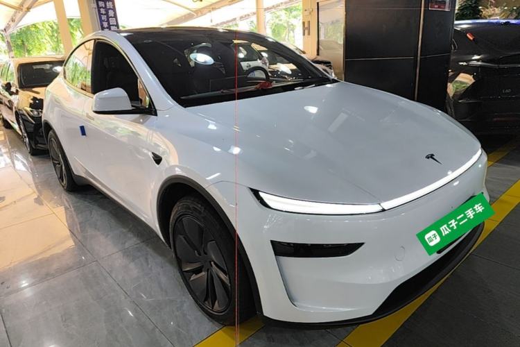 Used Tesla Model Y 2026 Rear-Drive Model Front Right 45 Deg