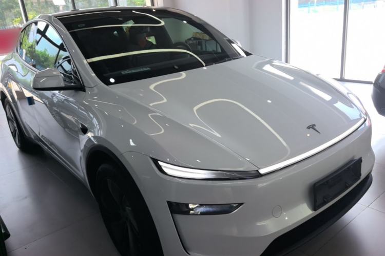 Used Tesla Model Y 2026 Facelifted Long-Range Rear-Drive Model Front Right 45 Deg