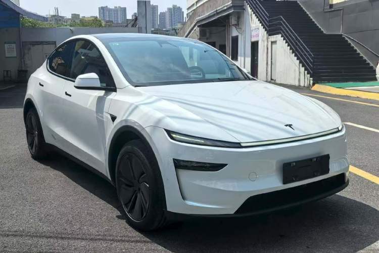 Used Tesla Model Y 2026 Rear-Drive Model Front Right 45 Deg