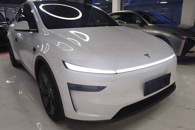 Used Tesla Model Y 2026 Rear-Drive Model Front Right 45 Deg