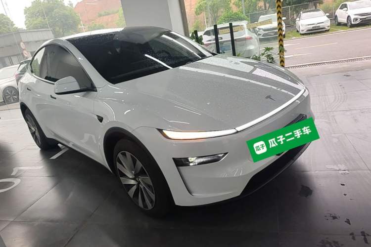 Used Tesla Model Y 2026 Rear-Drive Model Front Right 45 Deg