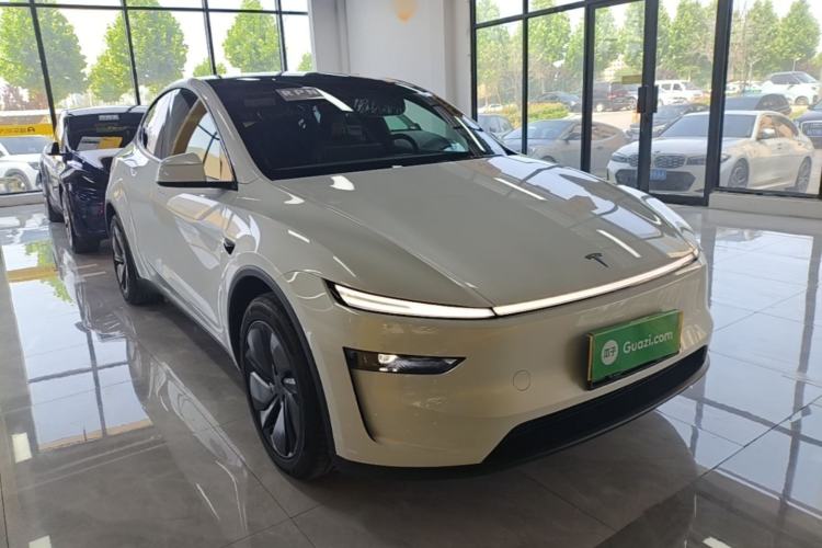 Used Tesla Model Y 2026 Long-Range All-Wheel-Drive Model Front Right 45 Deg