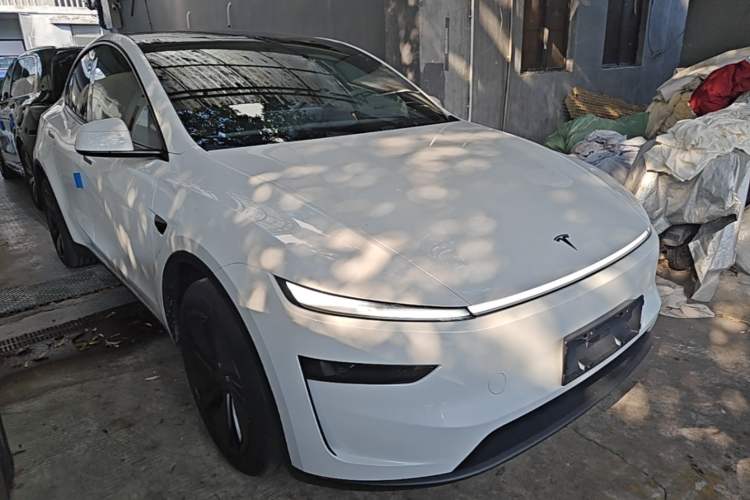 Used Tesla Model Y 2026 Rear-Drive Model Front Right 45 Deg